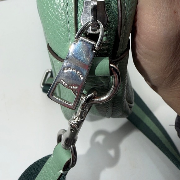 Coach pebbled leather crossbody bag green adjustable strap - Picture 16 of 16